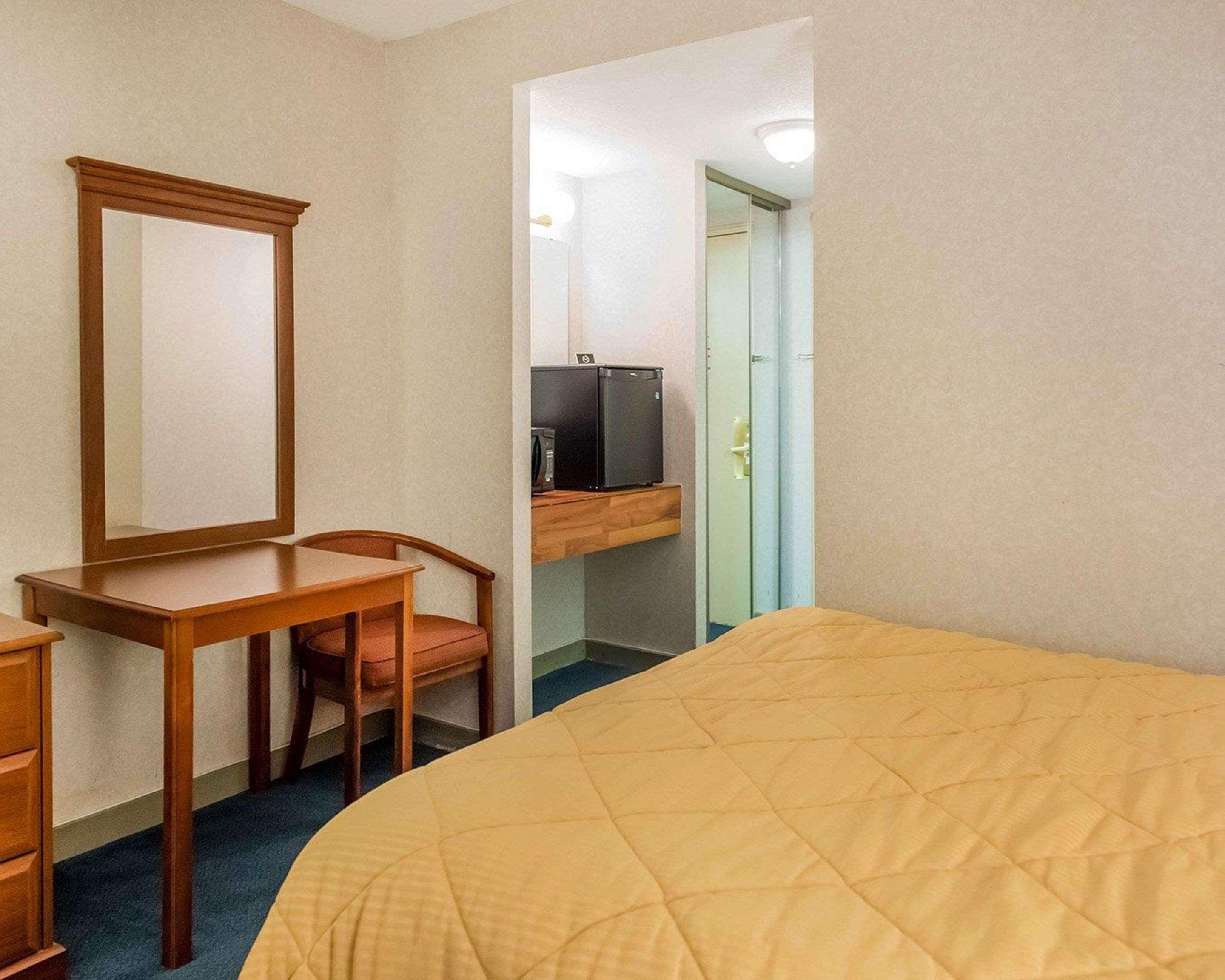 Econo Lodge Smiths Falls Εξωτερικό φωτογραφία