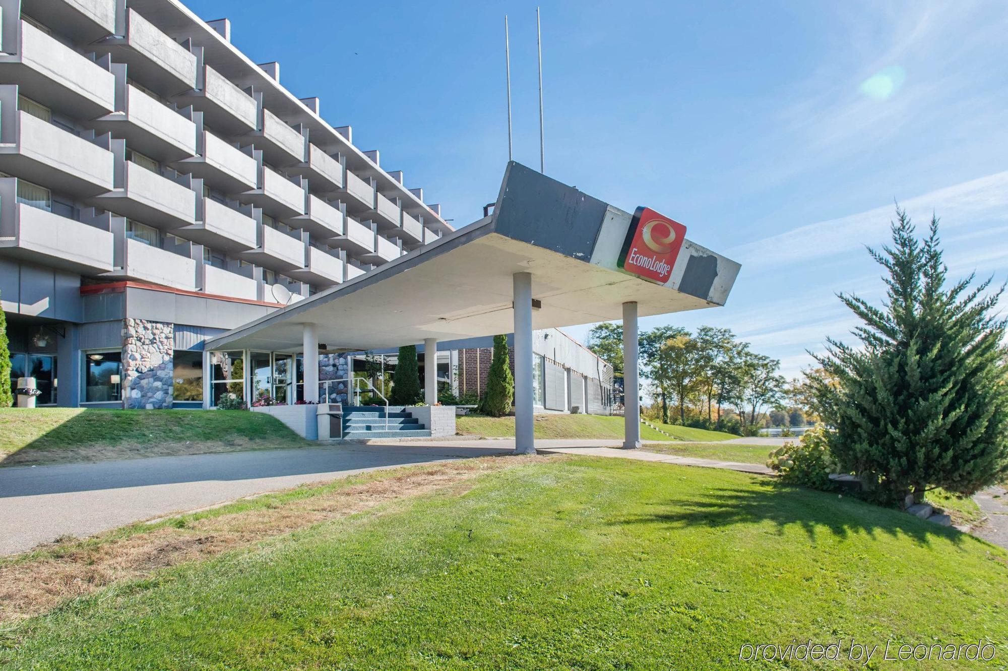 Econo Lodge Smiths Falls Εξωτερικό φωτογραφία